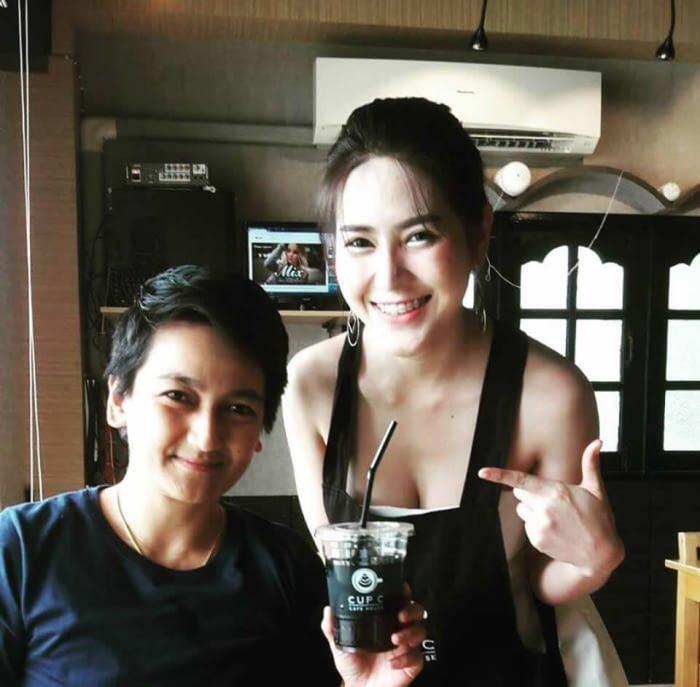 Coffee Shop Ini Berhasil Bikin Pelanggan Pria Betah , NICE TRIK !!!