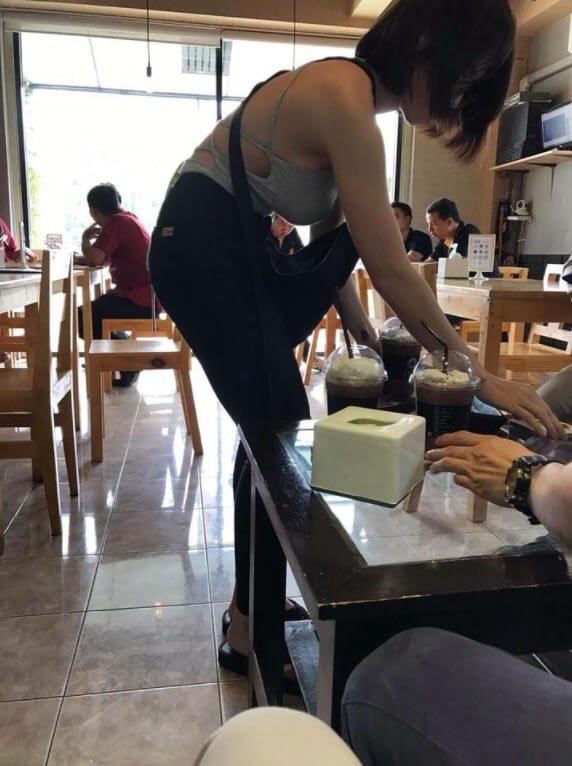 Coffee Shop Ini Berhasil Bikin Pelanggan Pria Betah , NICE TRIK !!!
