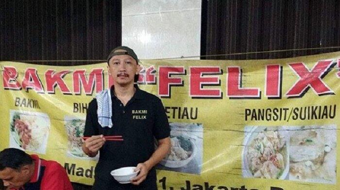 Buka Usaha Bakmi, Abu Janda : Pensiun debat, akun saya &quot;Hang&quot; di caci maki tiap hari.