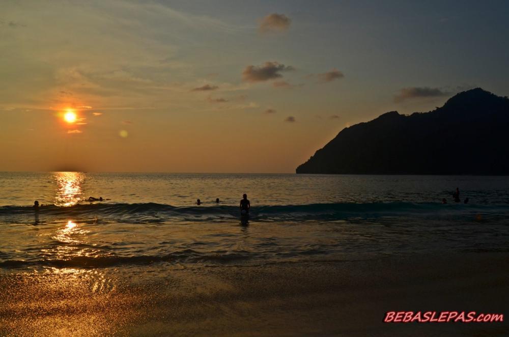 Destinasi Wisata Terbaik untuk Melihat Sunset di Indonesia