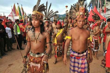 Kesaktian Suku Dayak
Sopan dan Hormat pada Kawan Namun Sebaliknya Pada Musuh