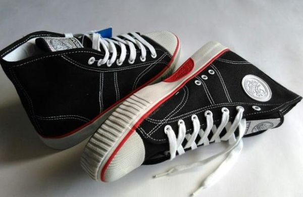Ini Dia 4 Sepatu yang Trend di Era 90-an