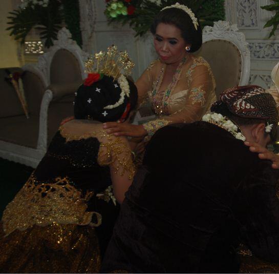 Kasih IBU sepanjang jalan, kasih anak sepanjang galah... 
