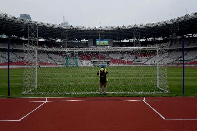 Cara Menyingkirkan Salju Dan Genangan Air Di Lapangan Sepakbola