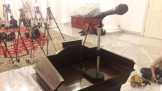 Ini Mimbar untuk Anies-Sandi yang Mendadak Muncul di Balai Kota