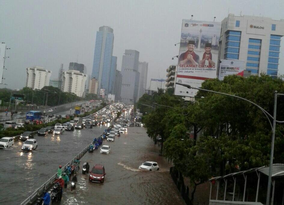 Astajim! Jakarta Banjir Dan Tenggelam Dimana-mana! Pribumi Gabener Kemana?