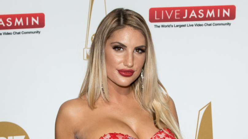 Wow, Bintang Porno August Ames Tewas Gantung Diri