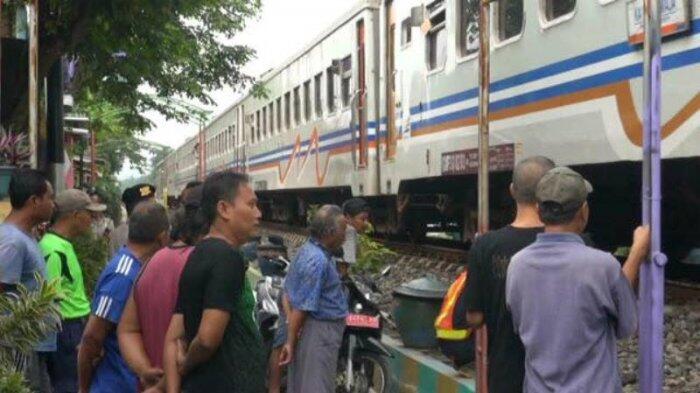 Aksi Heroik Ebes Sutiono! Gunakan Bendera Merah Hentikan Kereta Api Karena Rel Putus