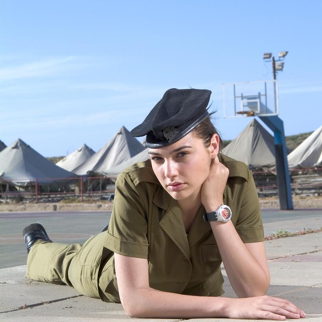 Nggak Cuma Gal Gadot, Ini Gadis Cantik Lainnya dari Militer Israel