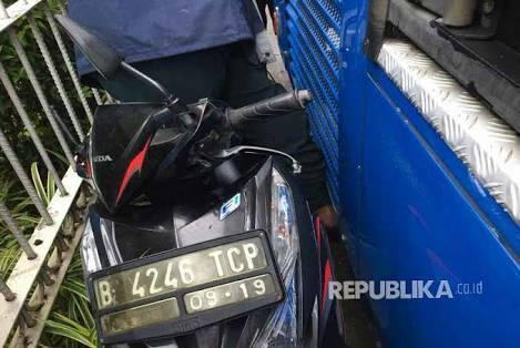 Kenapa Sih Pada Ngeyel Masuk Jalur Busway ??
