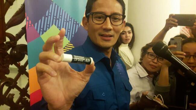 Sandiaga Ungkap Cerita di Balik 1,5 Bulan Pakai Pelembap Bibir