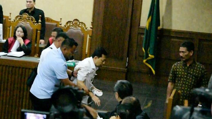 Setya Novanto 3 Kali Diam Saat Ditanya Hakim Pengadilan Tipikor
