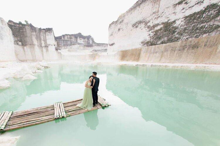 10 Inspirasi Pre-Wedding di Atas Perahu. Ayo Arungi Bahtera Bersamamu, Mz!