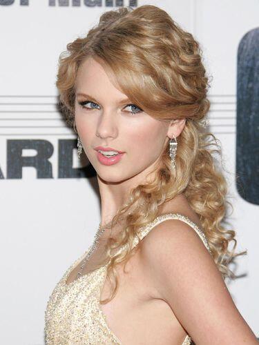 5 Gaya Jadul Taylor Swift yang Kini Sudah Ditinggalkannya