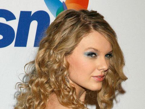5 Gaya Jadul Taylor Swift yang Kini Sudah Ditinggalkannya
