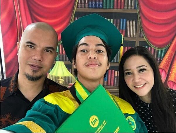 Meski Cerai, 5 Artis Ini Rayakan Momen Penting Bersama Anak