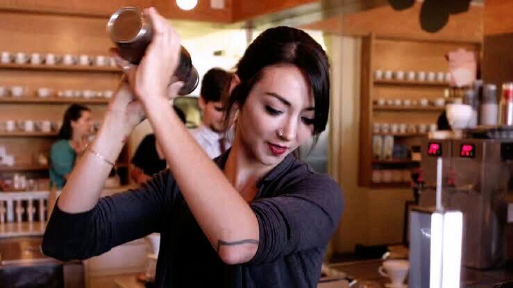 Membuat kopi ala barista