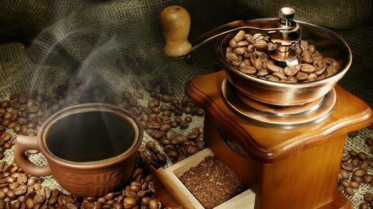Membuat kopi ala barista