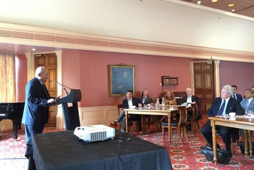 Alex Promosikan Investasi Sumsel Pada Forum Wellington Club The Terrace