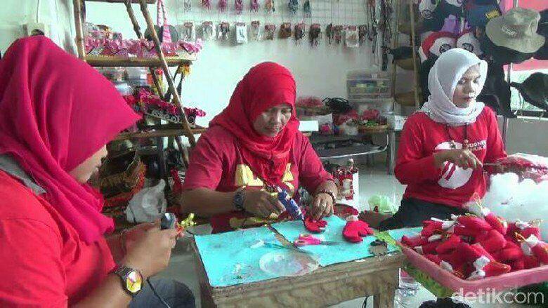 Perajing Pernik Natal Kebanjiran Order