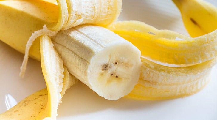 Agan Sudah Tahu Belum Kegunaan 'Benang' Putih Pisang?