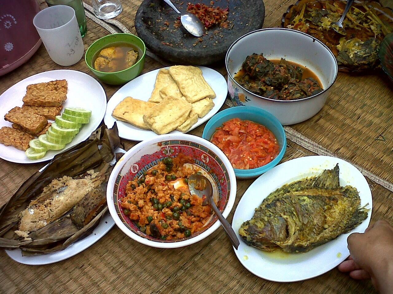 Makan dirumah, budaya yang mulai menghilang? 