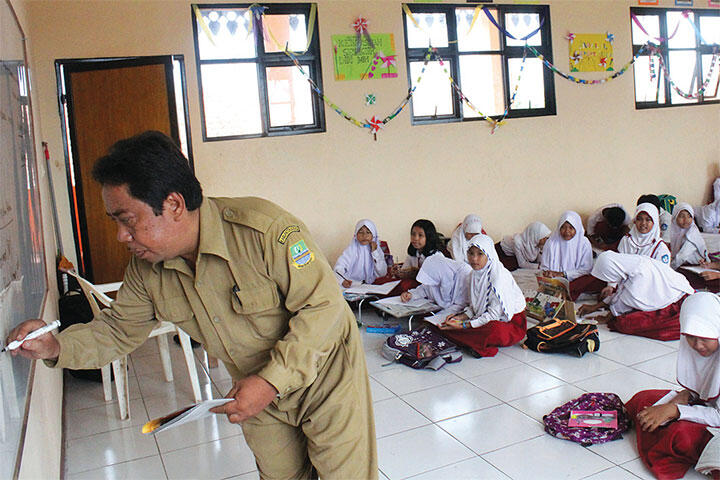 1.200 Ruang Kelas tanpa Meja-Kursi