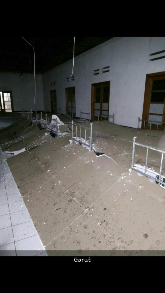 Gempa 7,3 SR Guncang Pulau Jawa