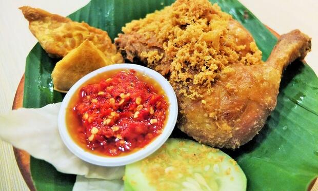 10 Tempat Makan Bebek Enak Dengan Cocolan Sambal Sedap!