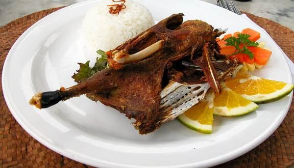 10 Tempat Makan Bebek Enak Dengan Cocolan Sambal Sedap!