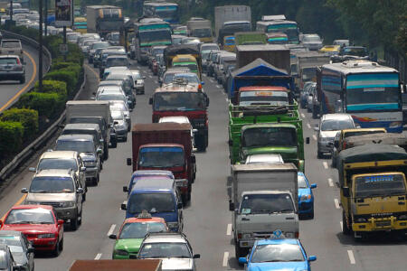 Angkutan Barang Akhir Tahun Libur Lebih Pendek