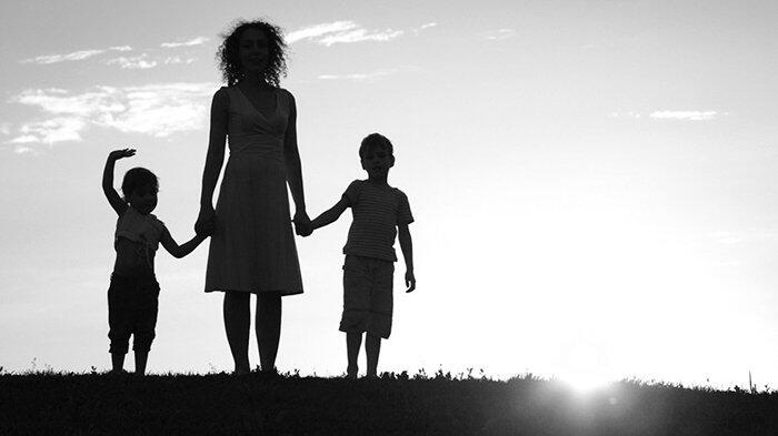 Penghasilan Ibu dan Anak Keluarga di Jepang Hanya Separuh dari Tahun Lalu
