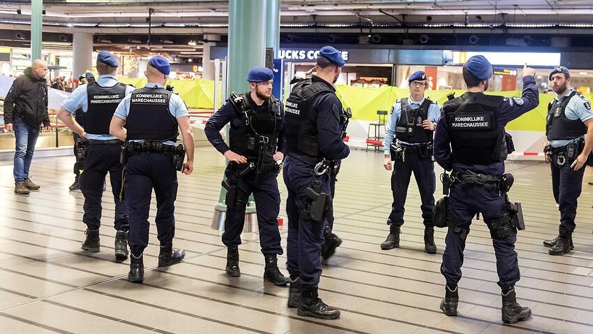 Seorang Pria dengan Pisau ditembak di Bandara Amsterdam