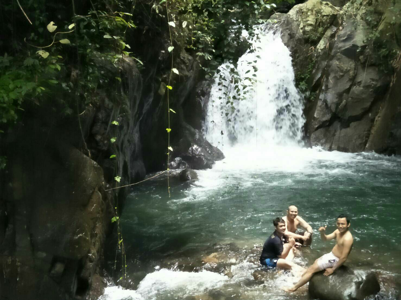 Sekali Mendaki, Dua Tiga Curug Terlampaui #KASKUStravelstory