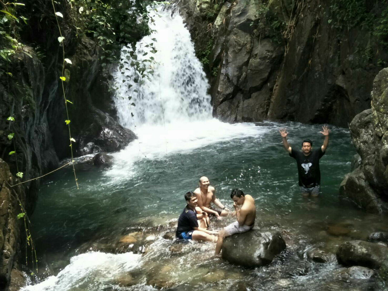 Sekali Mendaki, Dua Tiga Curug Terlampaui #KASKUStravelstory