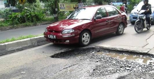 Kecelakaan karena Jalan Rusak, Bisa Tuntut Ganti Rugi