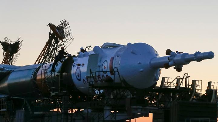 3 Astronot Berhasil diluncurkan
