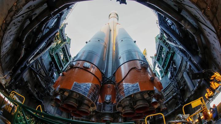 3 Astronot Berhasil diluncurkan