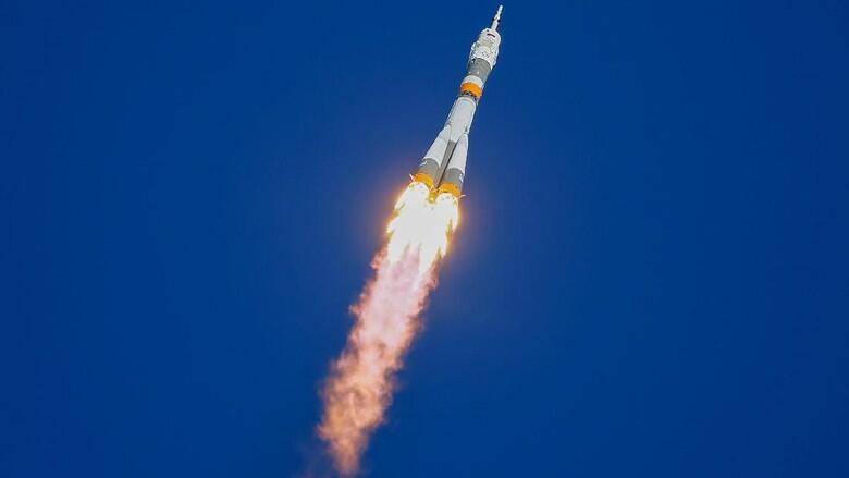3 Astronot Berhasil diluncurkan