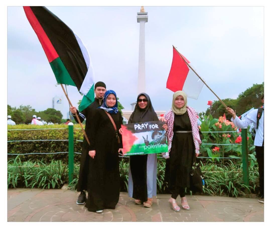 Potret 9 Artis Ikut Aksi Bela Palestina  di Monas Salut 