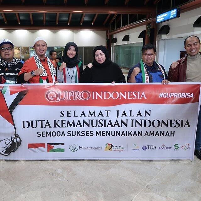 Terharu! Kecupan Anto Hoed Iringi Isak Tangis Melly Goeslaw Pergi ke Palestina