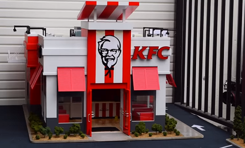 Bentuknya Emang Kayak Miniatur, Tapi Ini Gerai KFC Beneran Loh!