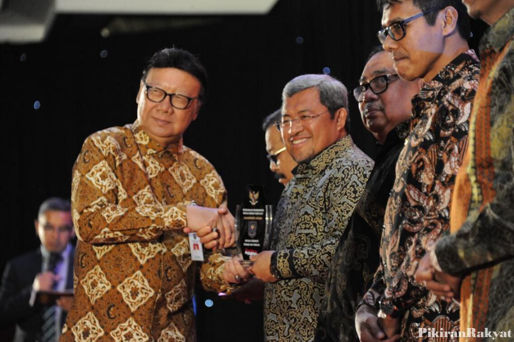 Aher Boyong Dua Penghargaan