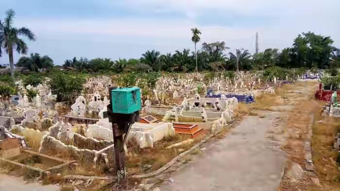 Puluhan Makam Hancur Berantakan, Pecandu Lem Jadi Tersangkanya
