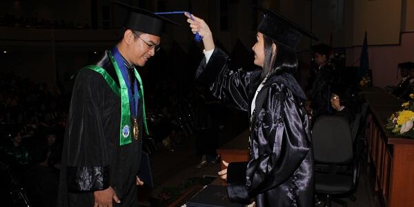Fakta Menarik dan Makna Dibalik Atribut Wisuda