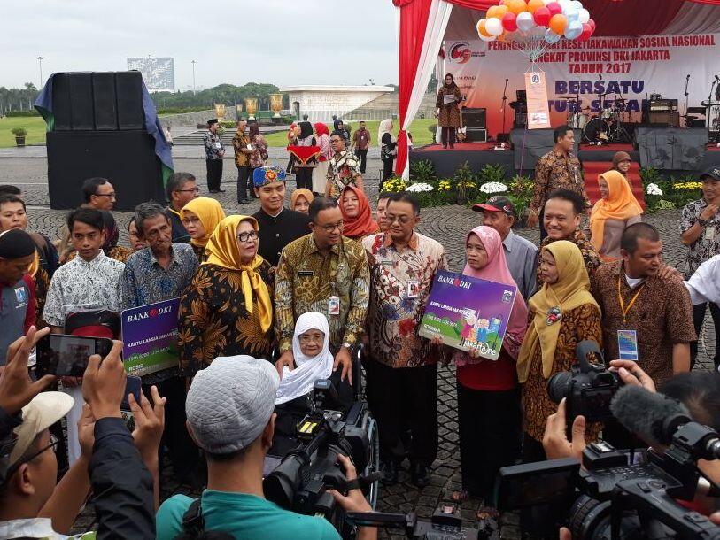 Anies Luncurkan Kartu Jakarta Lansia