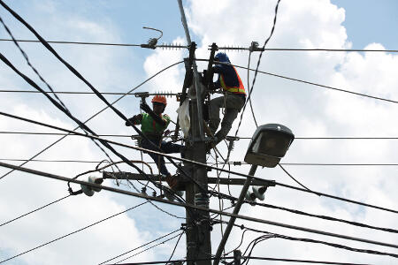 PLN Kebut Listriki Desa-Desa di Papua dan Papua Barat