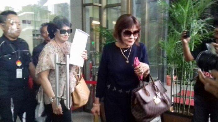 Istri Pertama Setya Novanto Hadir di KPK Pakai Kaca Mata Hitam