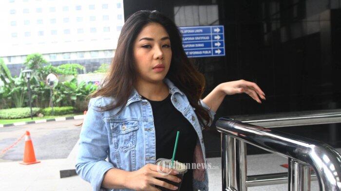 BERITA FOTO: Gaya dan Penampilan Putri Setya Novanto Saat Hendak Diperiksa KPK