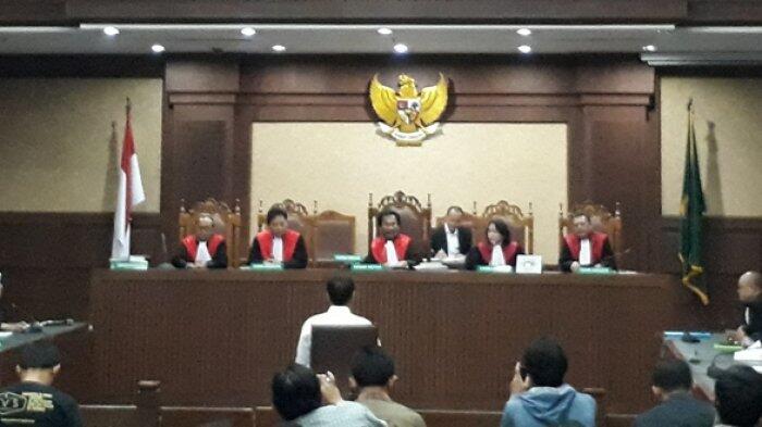 Hakim Pertimbangkan Fakta Aliran Uang ke Novanto Saat Sidang Putusan Andi Narogong